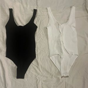 2 bodysuits